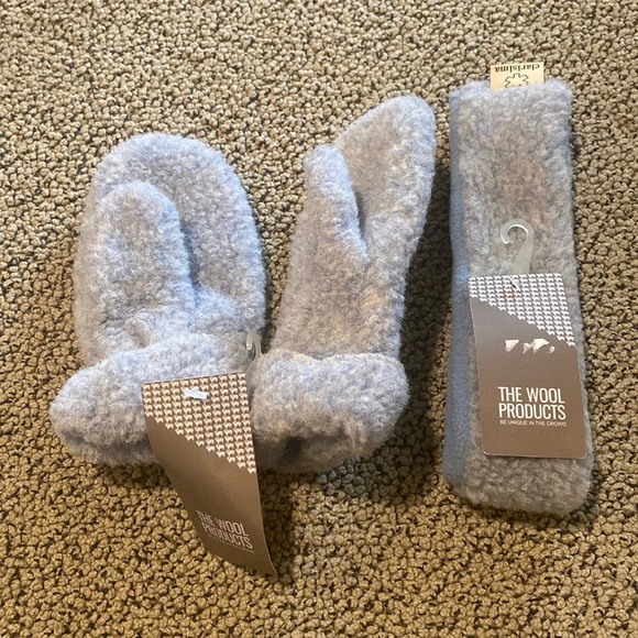 NWT 100% Wool Clarisima Light Blue Mittens and Head Warmer Set - Picture 1 of 5